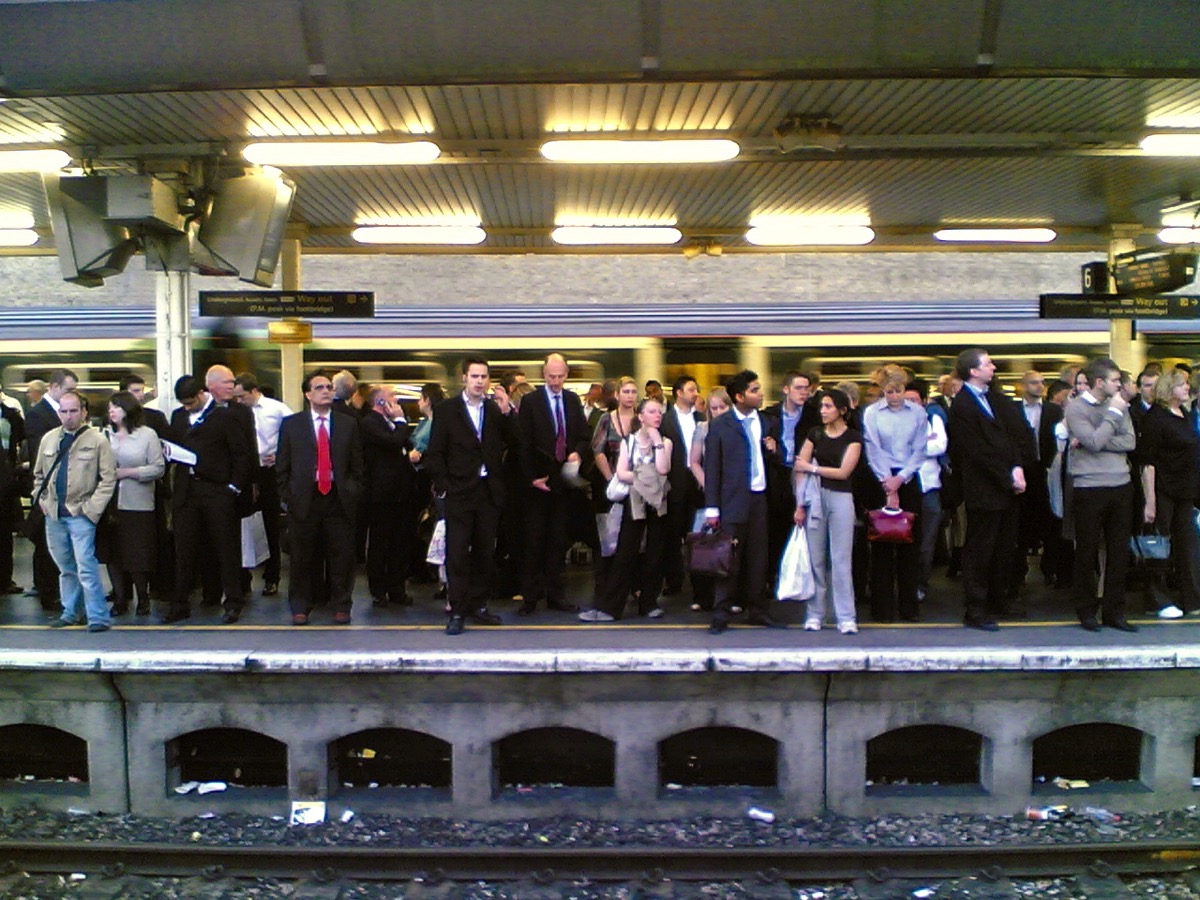 London bridge commuters 2006